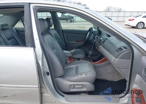 2002 Toyota Camry Xle z USA, uszkodzony, nr VIN 4T1BE32K12U043344